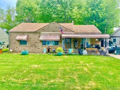 Home For Sale in Roseville, Michigan