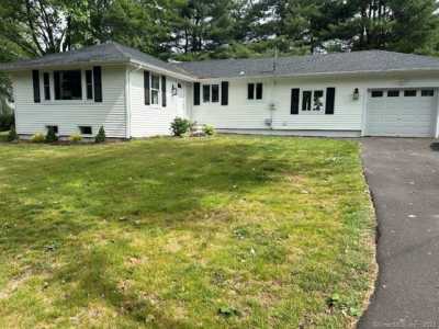 Home For Sale in Southbury, Connecticut