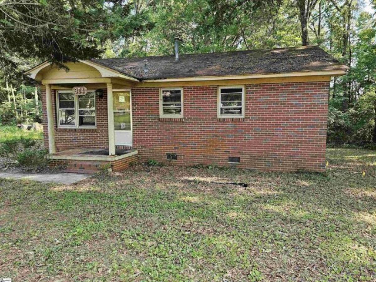 Picture of Home For Sale in Clinton, South Carolina, United States