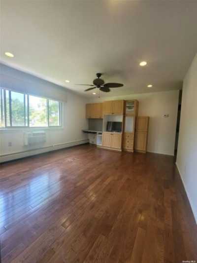 Home For Rent in Ronkonkoma, New York