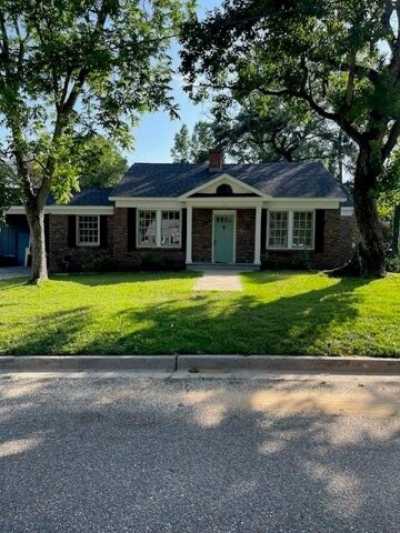 Home For Sale in Chickasaw, Alabama
