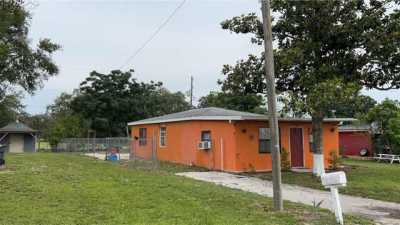 Home For Sale in Frostproof, Florida