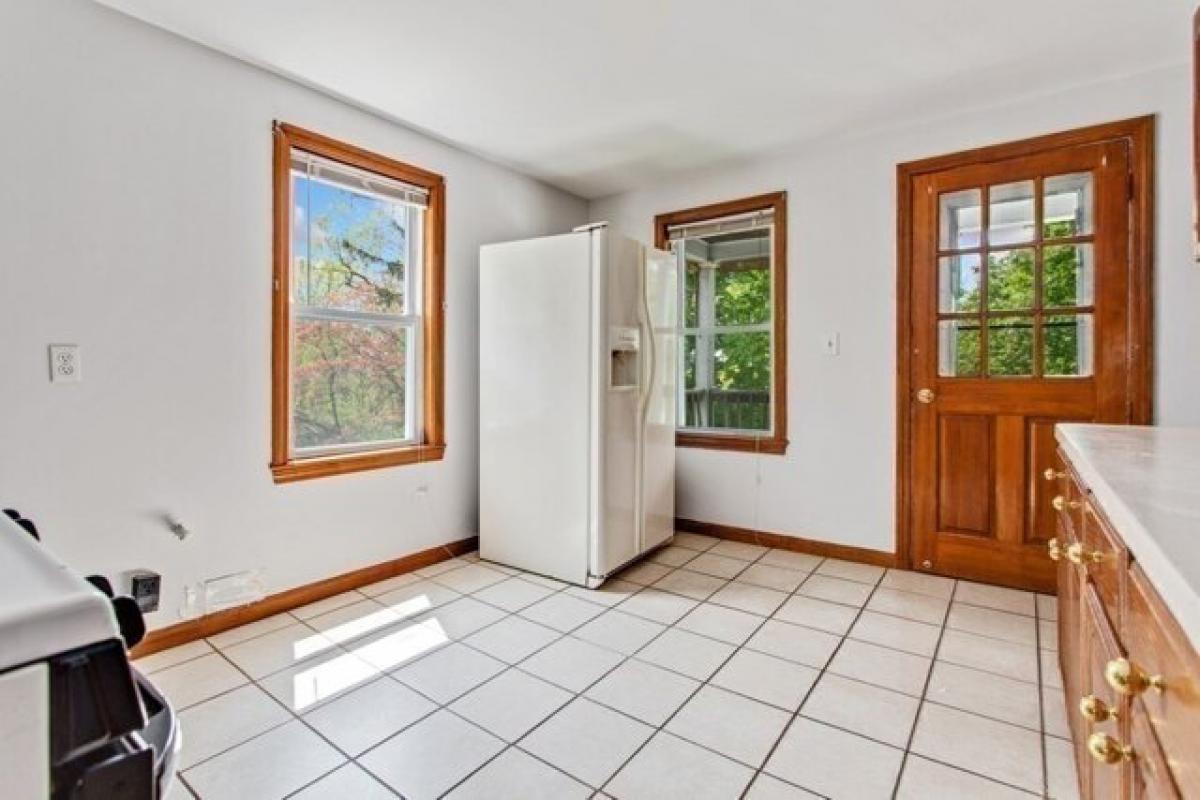 Picture of Home For Sale in Lowell, Massachusetts, United States