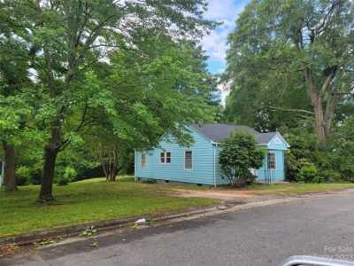 Home For Sale in Cherryville, North Carolina