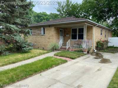 Home For Sale in Oak Park, Michigan